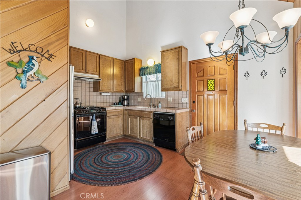 175 Massive Property Photo 14