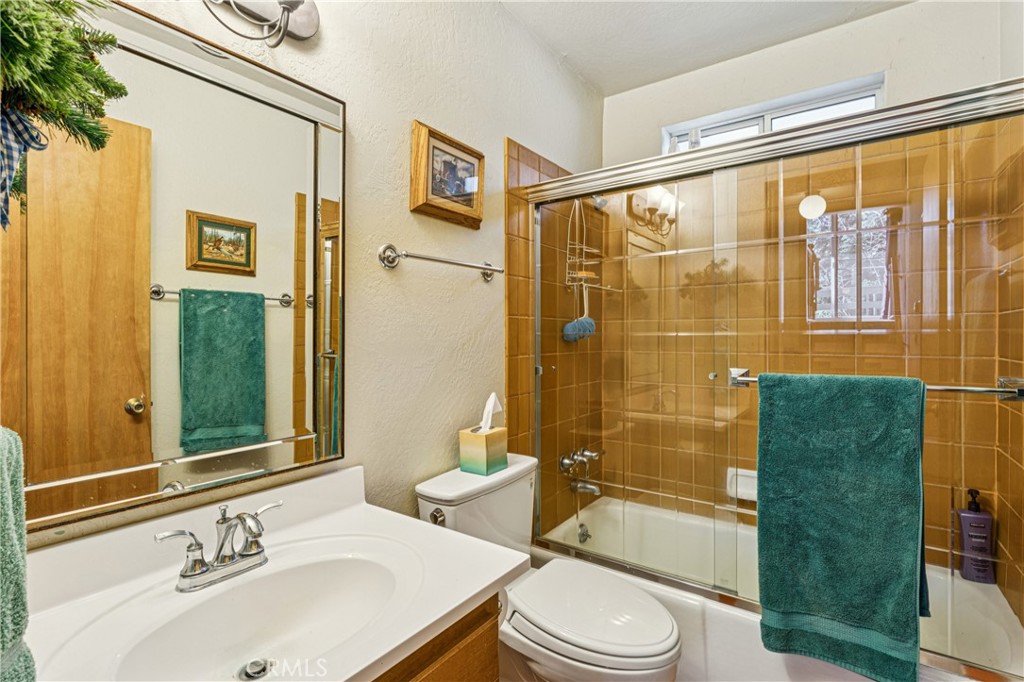 175 Massive Property Photo 28