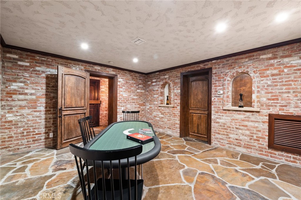 1688 Dwight Property Photo 36