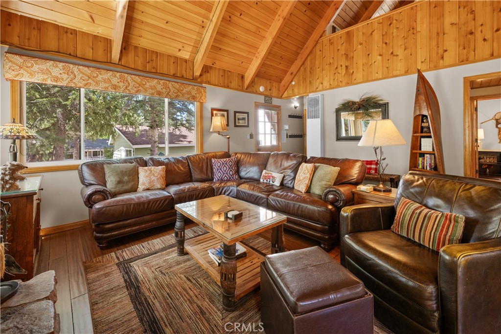 653 Temple Property Photo 4
