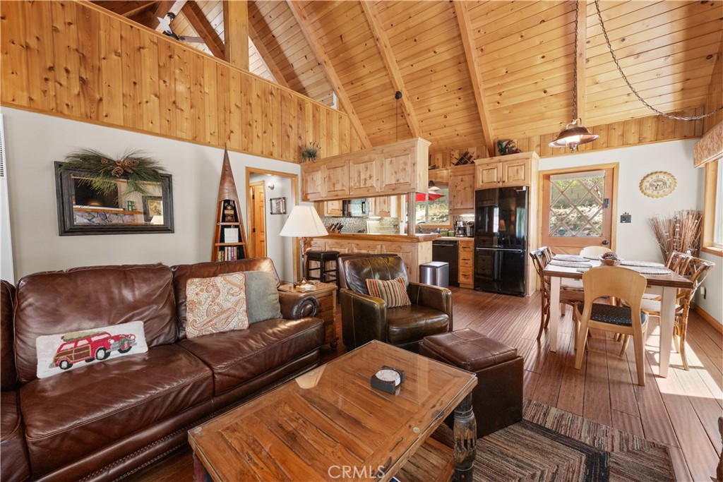 653 Temple Property Photo 5