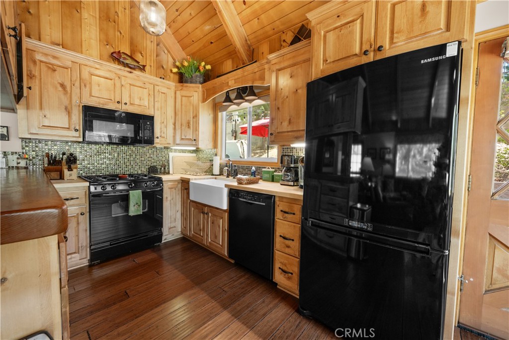 653 Temple Property Photo 7