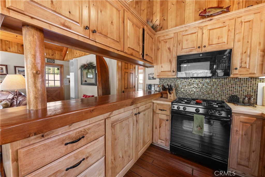 653 Temple Property Photo 8