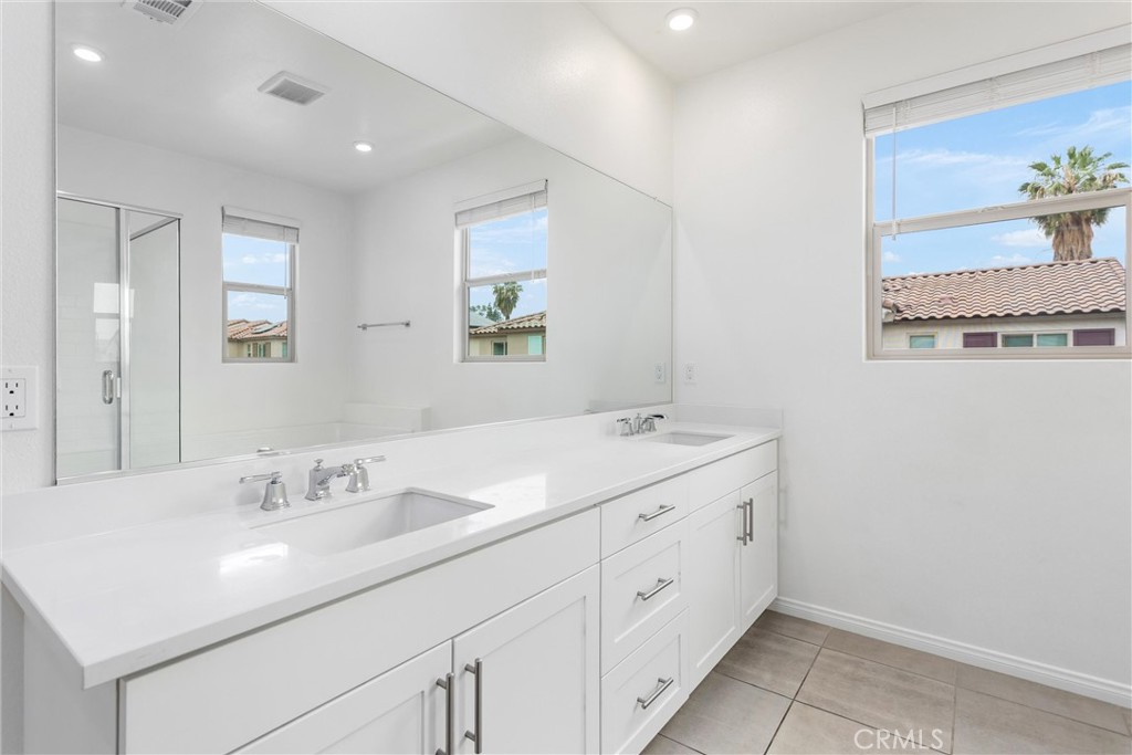 1956 S Hartford Place Property Photo 35