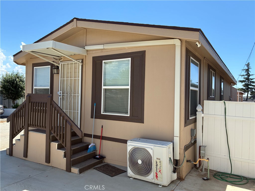1460 E 6th Street 4 Property Photo 2