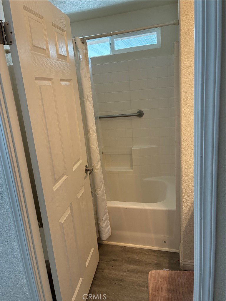 1460 E 6th Street 4 Property Photo 8