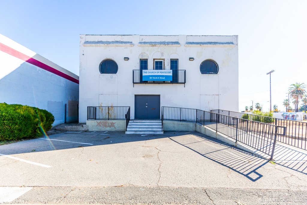 847 N E Street Property Photo 6
