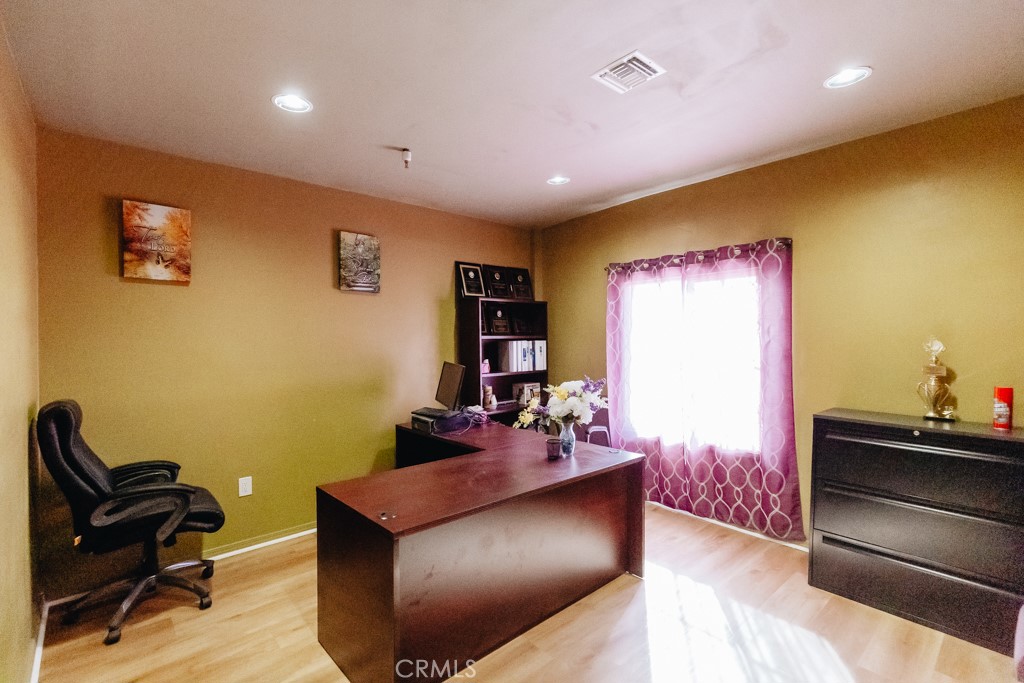 847 N E Street Property Photo 19