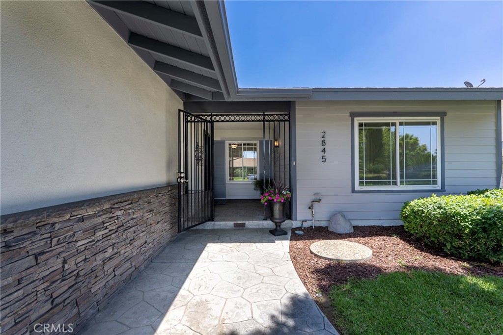 2845 Roncador Property Photo 6