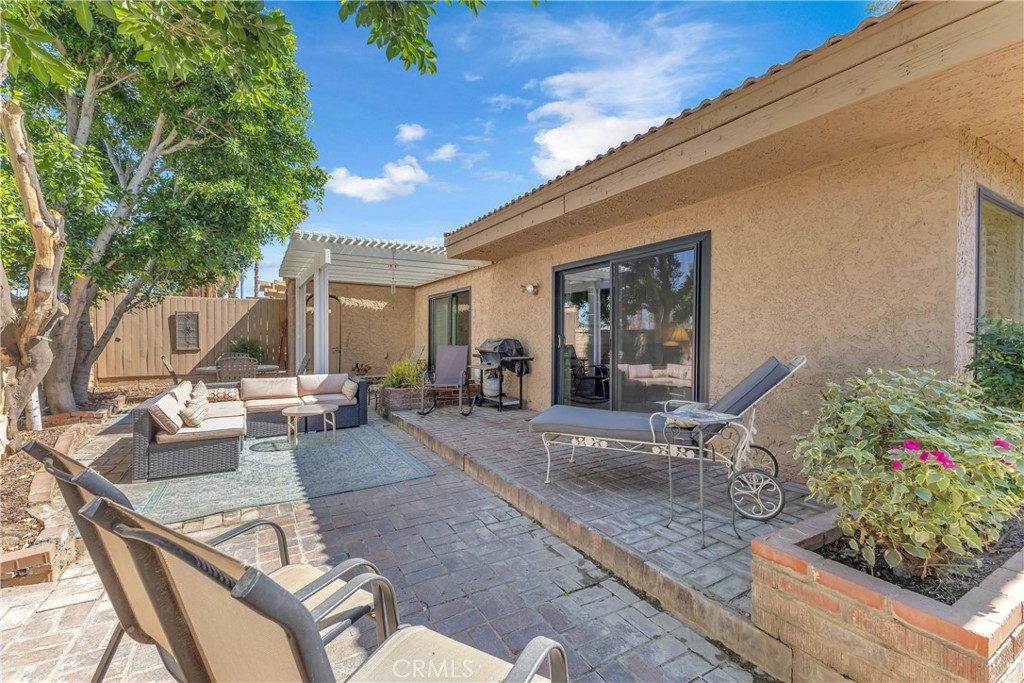 44129 Elba Court Property Photo 1