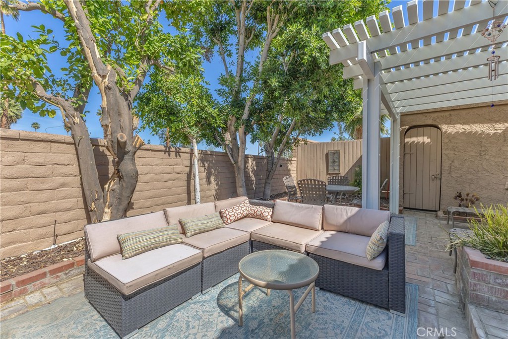 44129 Elba Court Property Photo 2