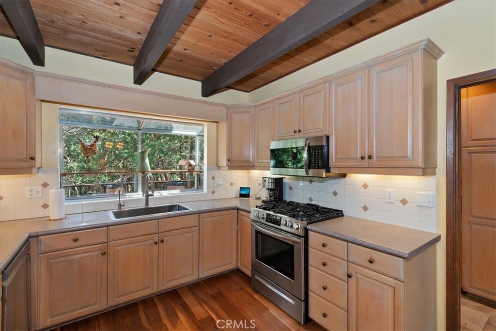 415 Golf Course Property Photo 12