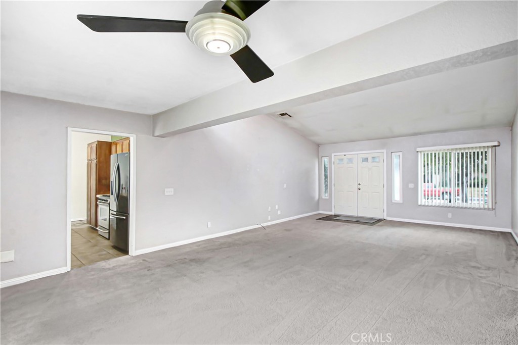 1535 E Hazeltine Property Photo 4