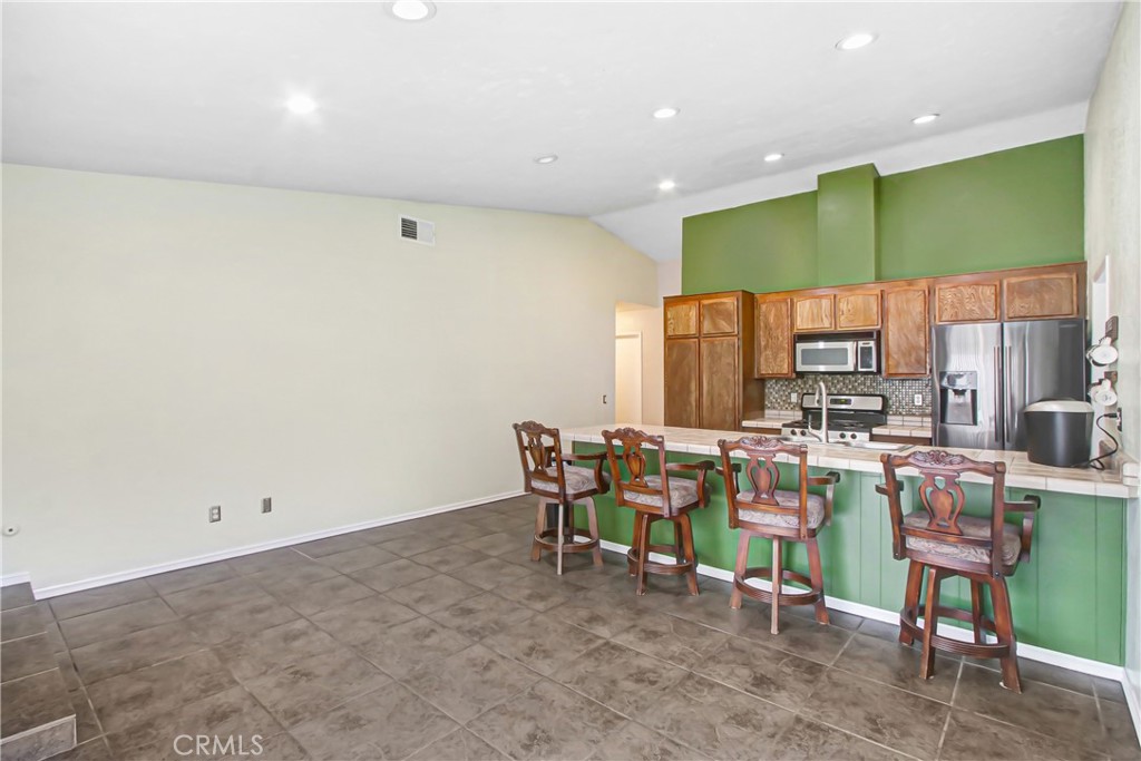 1535 E Hazeltine Property Photo 7