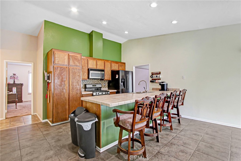 1535 E Hazeltine Property Photo 8