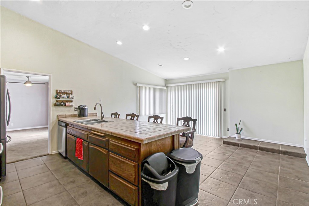 1535 E Hazeltine Property Photo 9