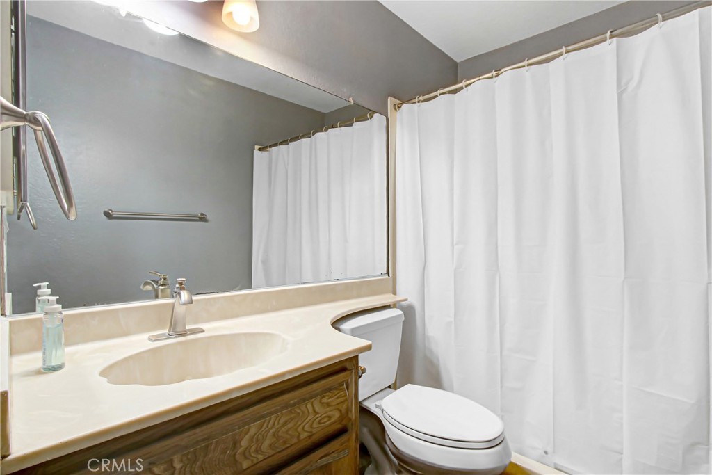 1535 E Hazeltine Property Photo 11