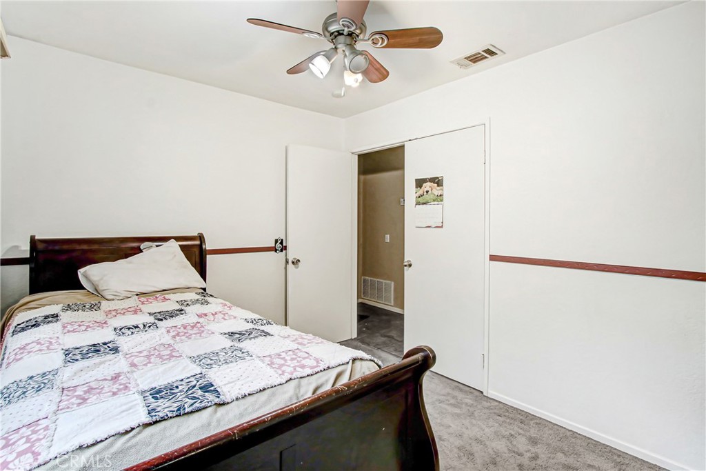 1535 E Hazeltine Property Photo 18