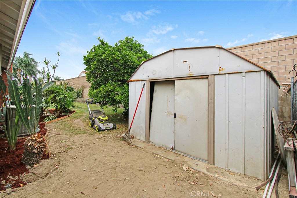 1535 E Hazeltine Property Photo 28