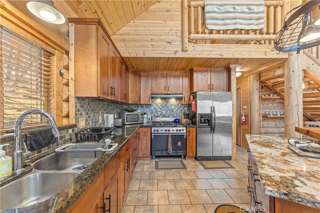 384 Saw Mill Canyon Property Photo 11