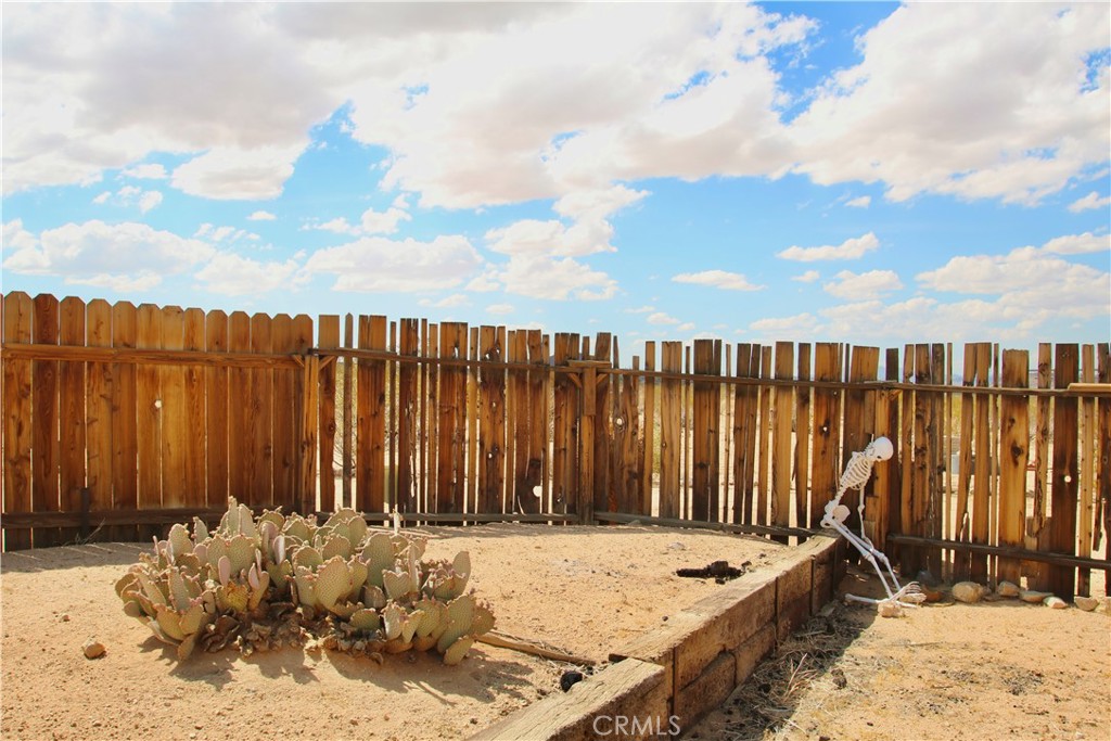 1910 Artesia Avenue Property Photo 18