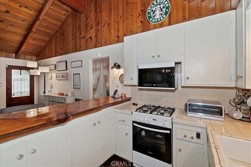 2452 Spring Property Photo 11