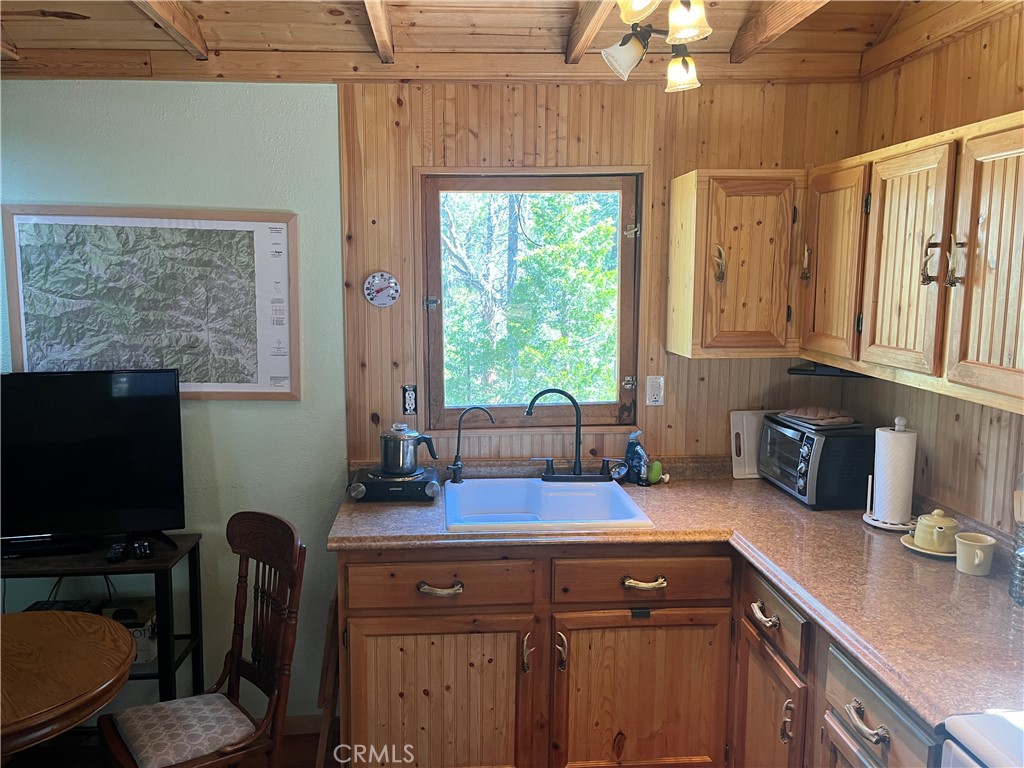 41 Stetson Creek Property Photo 8