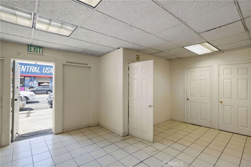 7916 S Central Property Photo 8