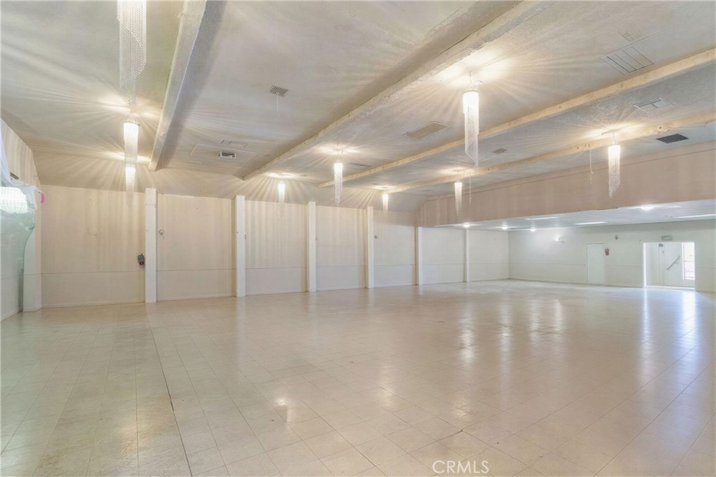 7916 S Central Property Photo 12