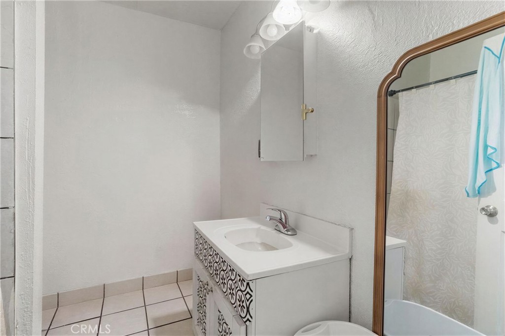 7916 S Central Property Photo 28