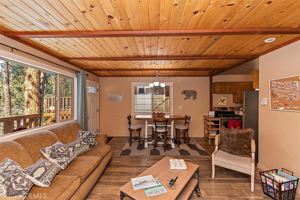 861 Kern Avenue Property Photo 4