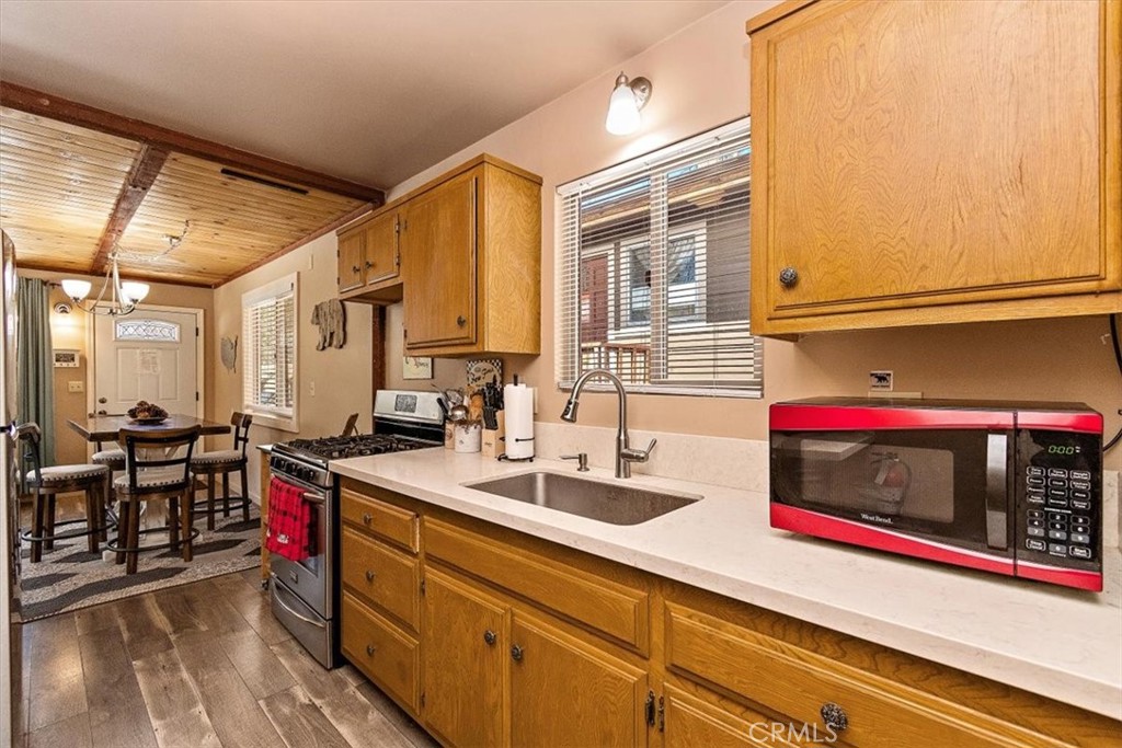 861 Kern Avenue Property Photo 6