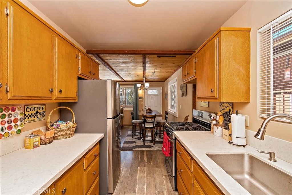 861 Kern Avenue Property Photo 8