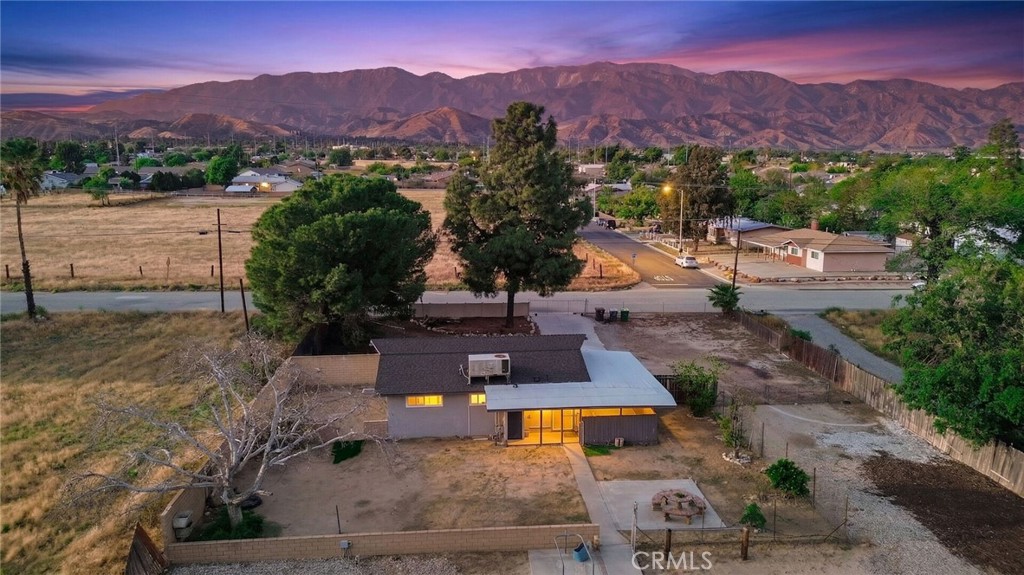 582 Wesley Property Photo 4
