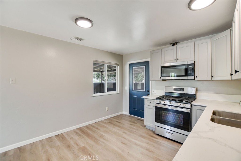 582 Wesley Property Photo 18