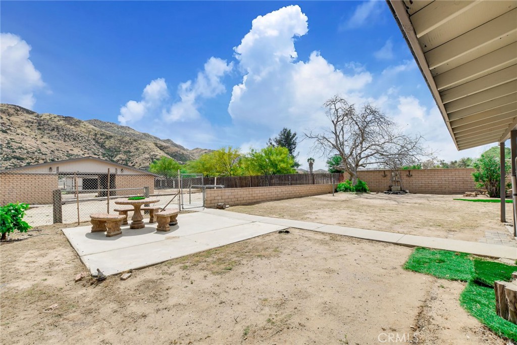 582 Wesley Property Photo 28