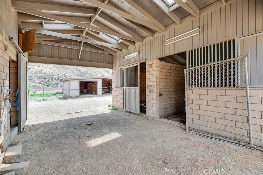 582 Wesley Property Photo 32
