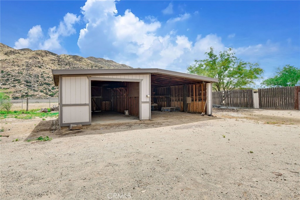 582 Wesley Property Photo 33