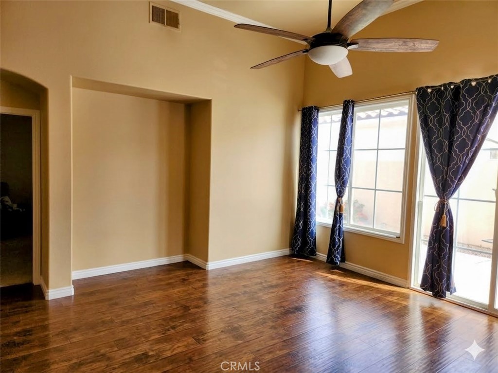 79338 Cool Reflection Property Photo 3