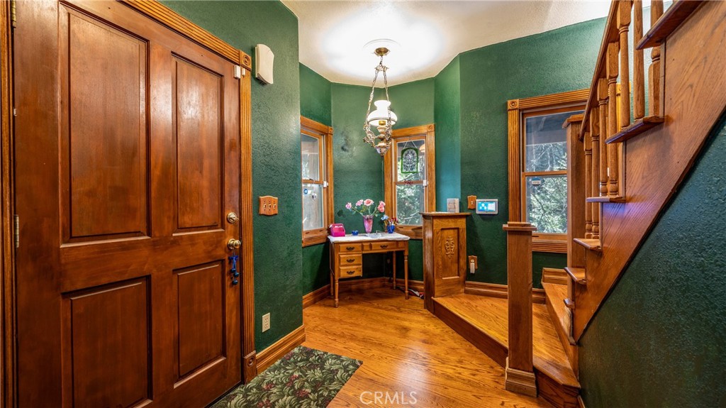 24083 Cresta Drive Property Photo 4