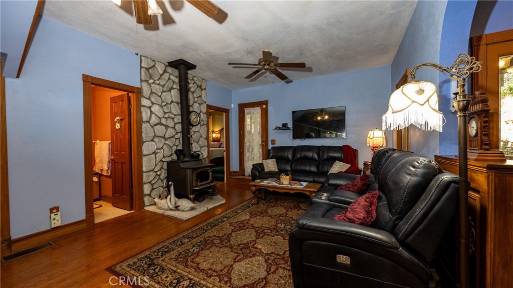 24083 Cresta Drive Property Photo 7