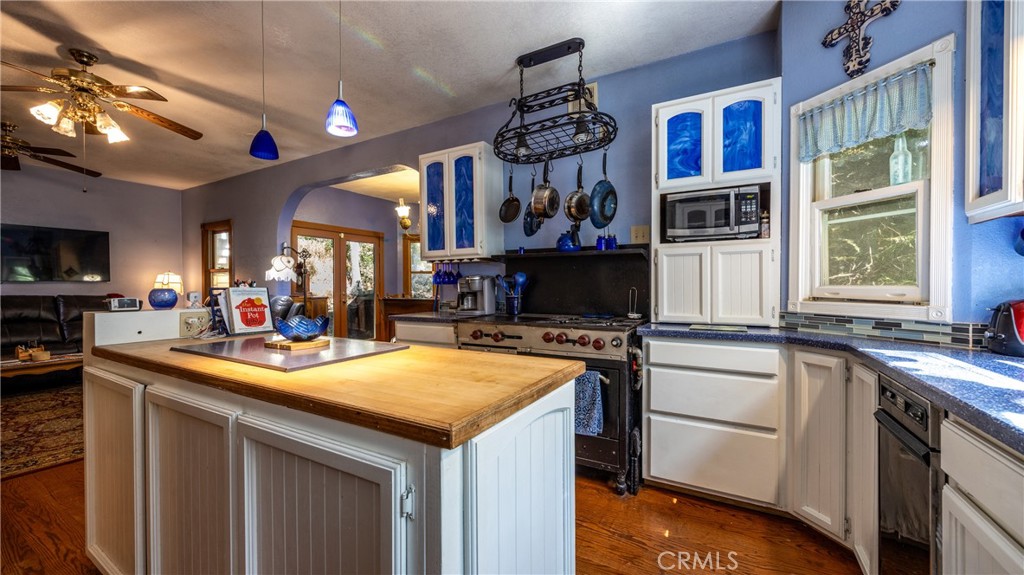 24083 Cresta Drive Property Photo 11