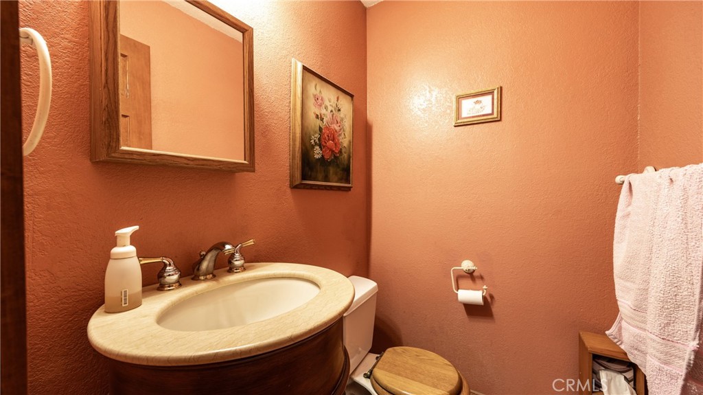 24083 Cresta Drive Property Photo 16