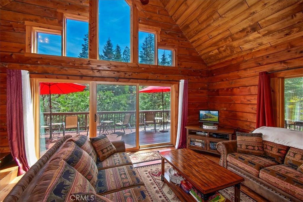 116 E Property Photo 5