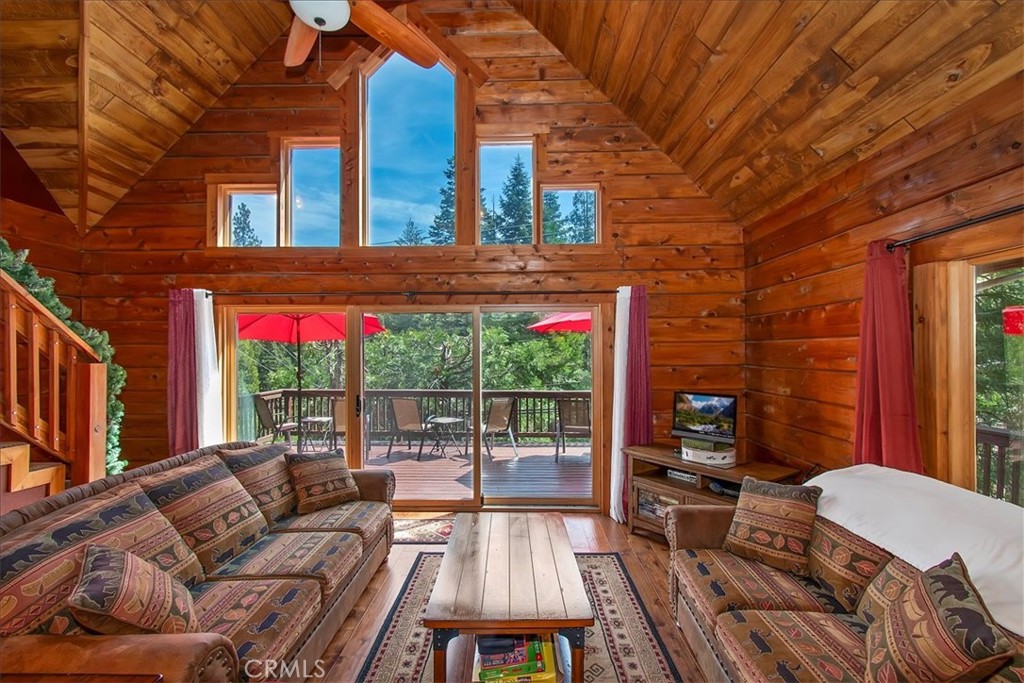 116 E Property Photo 6
