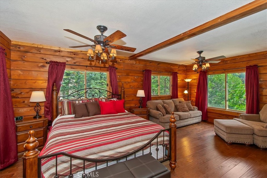 116 E Property Photo 16