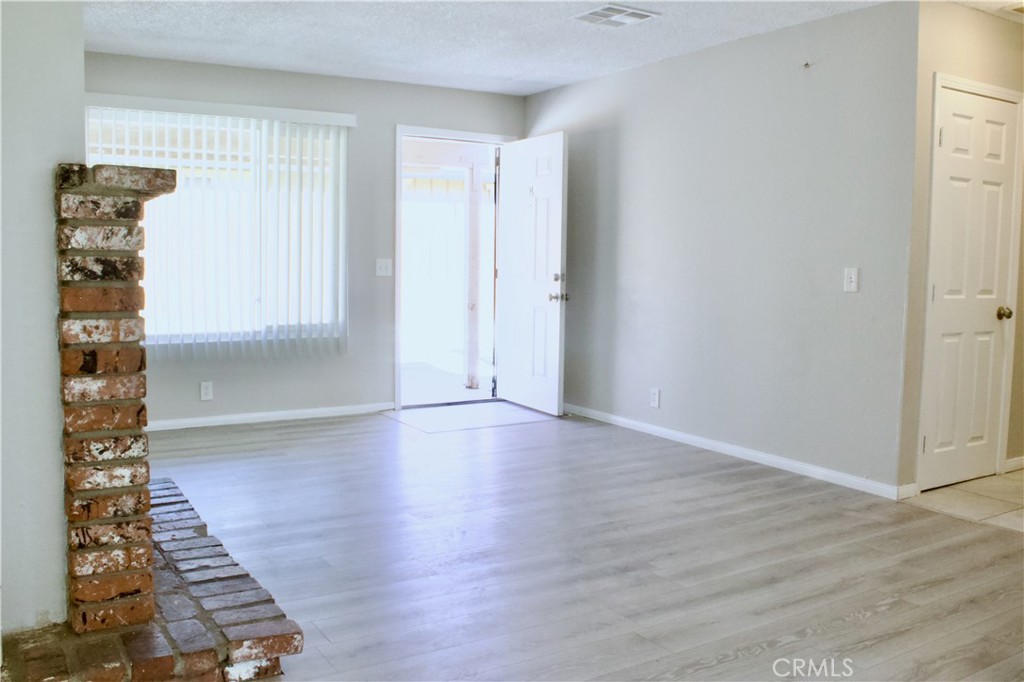 16594 Vine Property Photo 7