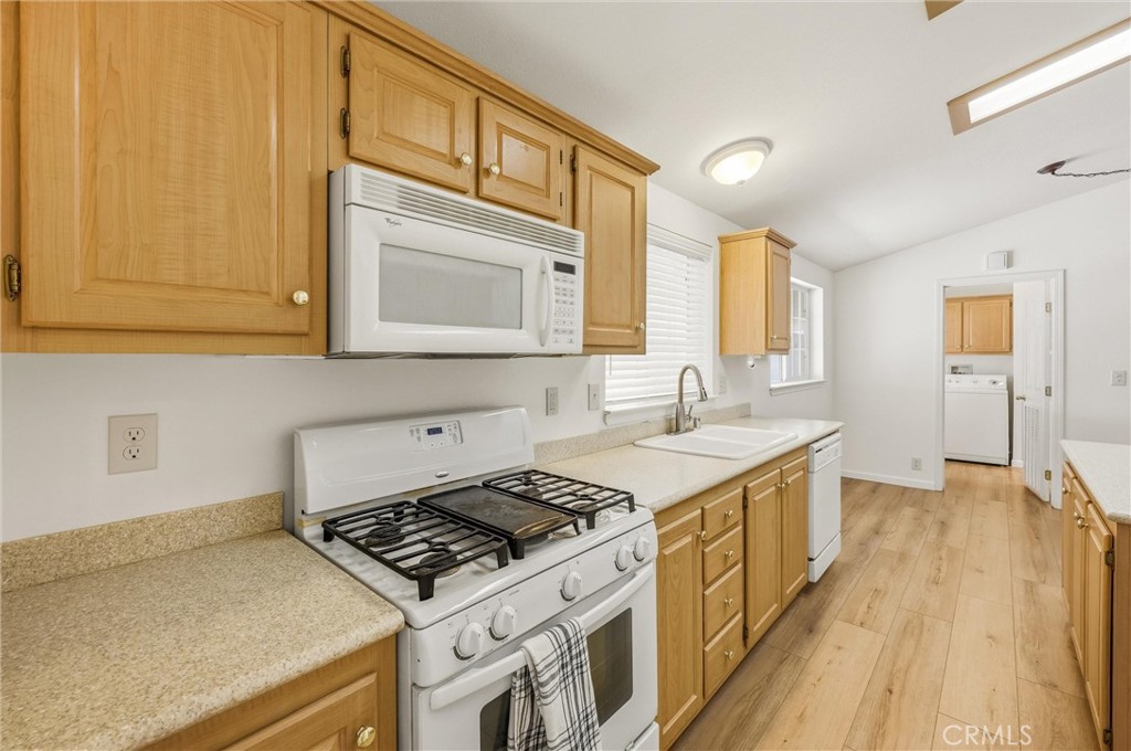 24414 University Ave 49 Property Photo 12