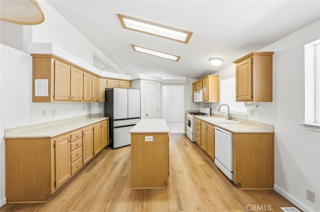 24414 University Ave 49 Property Photo 16