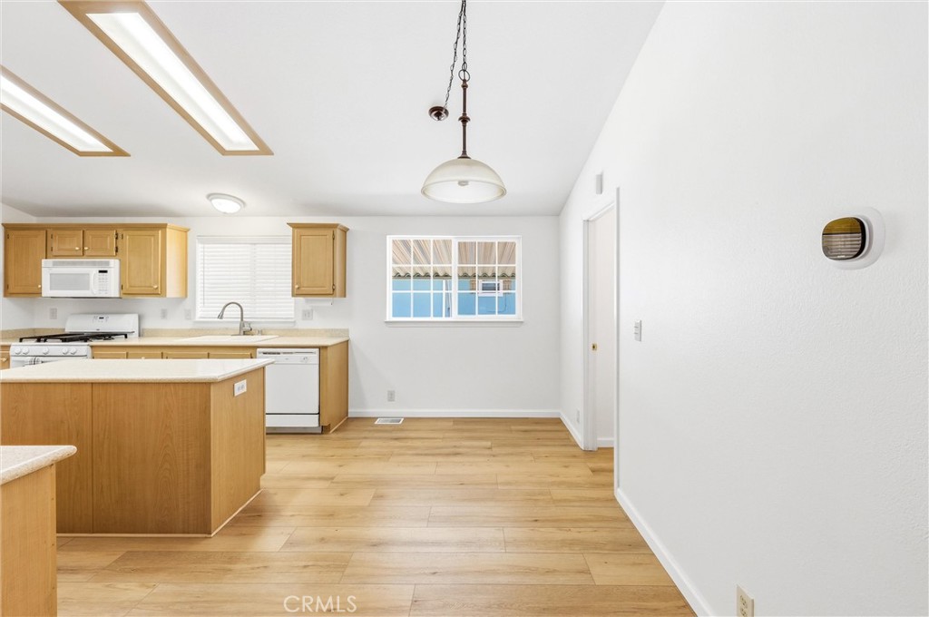 24414 University Ave 49 Property Photo 17